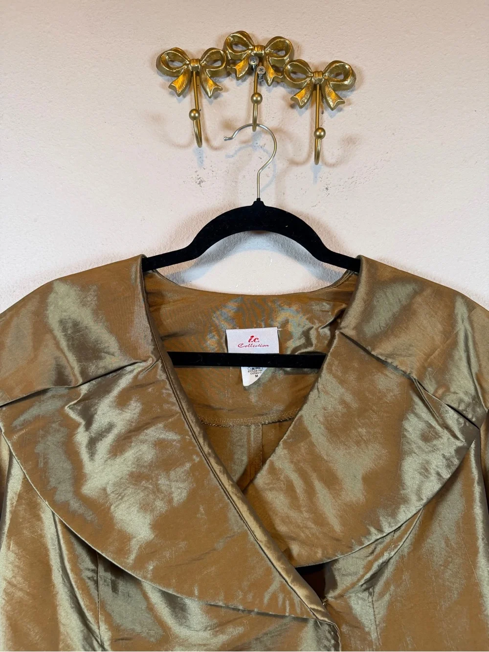I.C. Collection shiny gold
